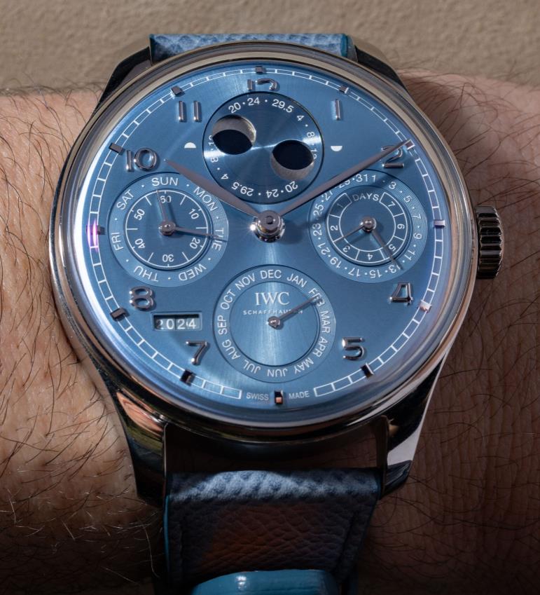 Die IWC Portugieser Series Perpetual Calendar 44 Horizon Blue Uhren Replica Verfügt Über Eine Saphirglasanzeige,Um Das Uhrwerk Direkt Sehen Zu Können