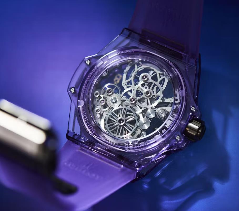 Die Replica Hublot Big Bang Tourbillon Automatikuhr ist mit lila Saphiren verziert